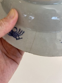 Een paar Chinese Imari-stijl borden met 'Parasoldames' naar Cornelis Pronk, Qianlong