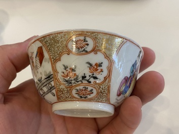 19 Chinese famille rose koppen en 15 schotels, Qianlong