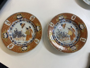 Een paar Chinese Imari-stijl borden met 'Parasoldames' naar Cornelis Pronk, Qianlong