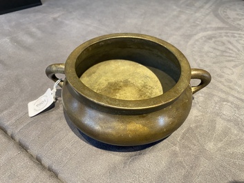 A Chinese bronze censer, Xuande mark, 17/18th C.