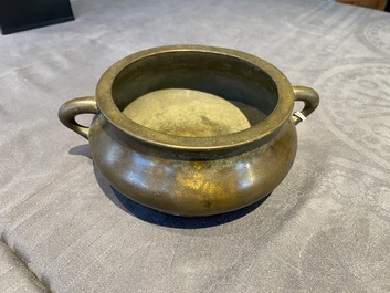 A Chinese bronze censer, Xuande mark, 17/18th C.