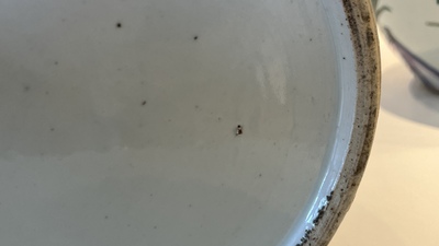 Een paar Chinese famille rose dekselvazen en een jardini&egrave;re, 19/20e eeuw