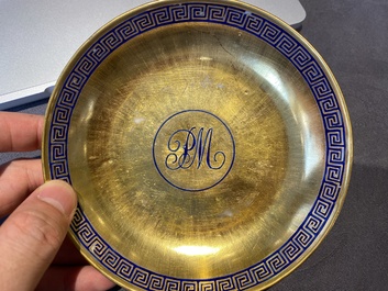 Onze soucoupes et dix tasses en porcelaine de Chine monogramm&eacute;es 'PM' sur fond dor&eacute;, Yongzheng/Qianlong