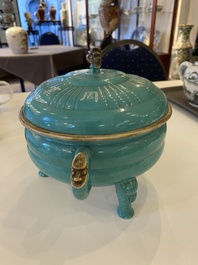 A Chinese turquoise-glazed tripod bowl and cover, 19th C.