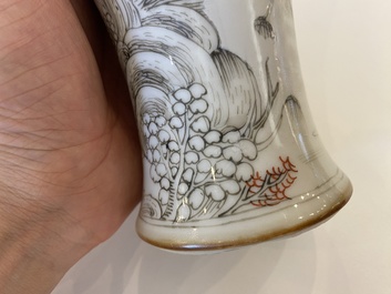 Een Chinees grisaille kaststel van vijf vazen met landschapsdecor, Yongzheng