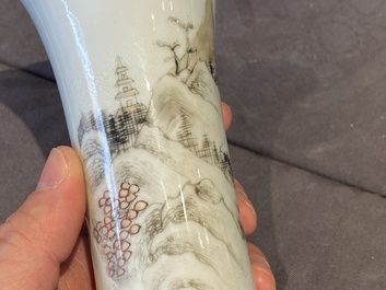 Een Chinees grisaille kaststel van vijf vazen met landschapsdecor, Yongzheng