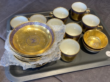 Onze soucoupes et dix tasses en porcelaine de Chine monogramm&eacute;es 'PM' sur fond dor&eacute;, Yongzheng/Qianlong