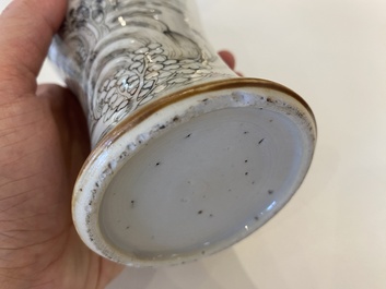 Een Chinees grisaille kaststel van vijf vazen met landschapsdecor, Yongzheng
