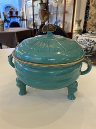 A Chinese turquoise-glazed tripod bowl and cover, 19th C.