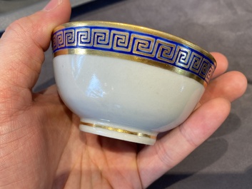 Onze soucoupes et dix tasses en porcelaine de Chine monogramm&eacute;es 'PM' sur fond dor&eacute;, Yongzheng/Qianlong