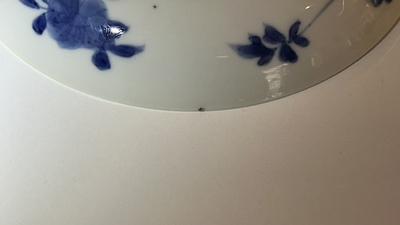Een paar Chinese blauw-witte koppen en schotels, Chenghua merk, Kangxi