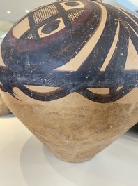 Drie Chinese beschilderde aardewerken potten, Majiayao Yangshaocultuur, 3/2e millennium v.C.