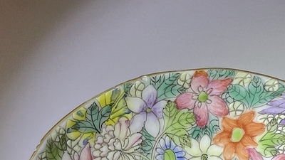 Vier Chinese famille rose millefleurs dekselkommen op houders, Qianlong merk, Republiek