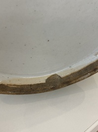 Paire de vases en porcelaine de Chine famille rose &agrave; d&eacute;cor de ph&eacute;nix et de faisans, 19&egrave;me