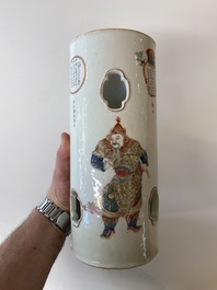 A Chinese famille rose 'Wu Shuang Pu' hat stand, 19th C.