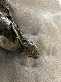 Drie Chinese bronzen figuren van Guanyu, Li Jing en een ambtenaar, Ming