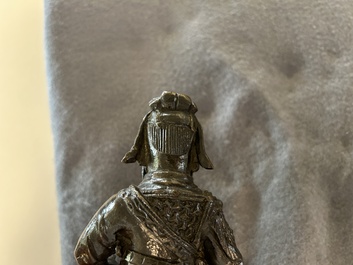 Drie Chinese bronzen figuren van Guanyu, Li Jing en een ambtenaar, Ming