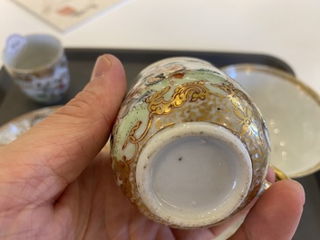 Een Chinese famille rose dekselkom, twee koppen en een schotel met een jachtsc&egrave;ne, Qianlong