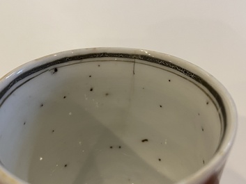 Een zeldzame Chinese grisaille, ijzerrode en vergulde kop en schotel met een handelsschip, Yongzheng/Qianlong