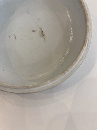 Een Chinese blauw-witte dekselpot met decor van antiquiteiten, Kangxi
