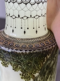 Een paar Chinese rouleau vazen, gesigneerd Xiong Xiaofeng 熊曉峰, gedateerd 1947