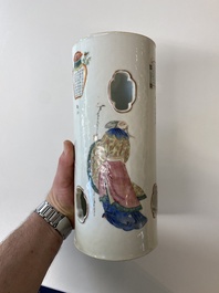 A Chinese famille rose 'Wu Shuang Pu' hat stand, 19th C.