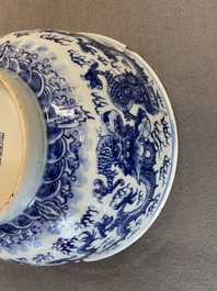 Drie Chinese famille rose schotels en twee kommen, Qianlong en later