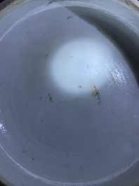 Een Chinese blauw-witte dekselpot met decor van antiquiteiten, Kangxi