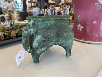 A Chinese bronze 'he' wine ewer, Western Zhou, ca. 11th-8th C. b.C.