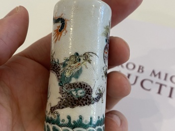 Two Chinese famille verte 'dragons' snuff bottles, 19th C.