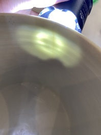 Een Chinese blauw-witte dekselpot met decor van antiquiteiten, Kangxi