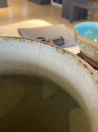 Een Chinese wucai vaas met houten deksel, Transitie periode