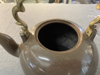 Th&eacute;i&egrave;re couverte en gr&egrave;s de Yixing poli pour le march&eacute; thai, Chine, 19&egrave;me