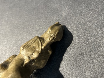 Une sculpture d'Osiris en pierre verte, une de Thot en fritte verte et une scarab&eacute;e en st&eacute;atite, Egypte, Nouvel Empire &agrave; p&eacute;riode ptol&eacute;ma&iuml;que