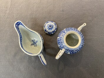Zeven stukken Chinees blauw-wit porselein, Kangxi/Qianlong