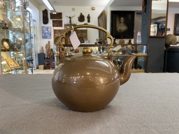 Th&eacute;i&egrave;re couverte en gr&egrave;s de Yixing poli pour le march&eacute; thai, Chine, 19&egrave;me