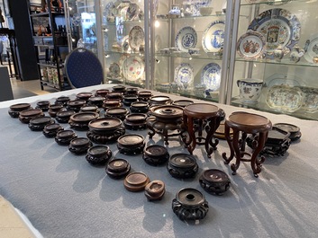 71 fraaie Chinese houten sokkels, 19/20e eeuw