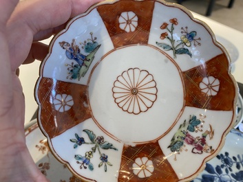 Een diverse collectie Chinese borden, koppen en schotels, Kangxi en later