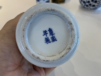 Vijf Chinese blauw-witte vazen, 19e eeuw
