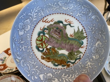 Een diverse collectie Chinese borden, koppen en schotels, Kangxi en later