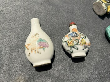 Acht diverse Chinese famille rose snuifflessen, 19/20e eeuw