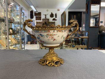 Bol en porcelaine de Chine famille rose &agrave; monture en bronze dor&eacute;, Yongzheng