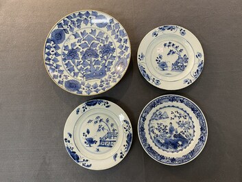 Zeven stukken Chinees blauw-wit porselein, Kangxi/Qianlong