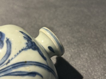 Negen stukken Chinees blauw-wit scheepswrakporselein, Wanli en later