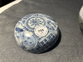 Negen stukken Chinees blauw-wit scheepswrakporselein, Wanli en later