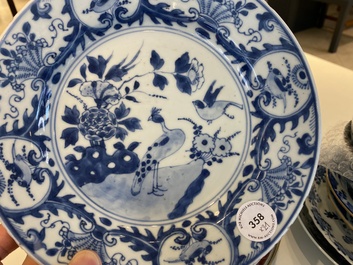 Een diverse collectie Chinees blauw-wit en famille rose porselein, Kangxi/Qianlong