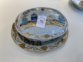 Een Chinese famille rose 'Valentijnsduiven' dekselterrine op onderschotel, Qianlong