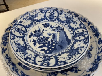 Een diverse collectie Chinees blauw-wit en famille rose porselein, Kangxi/Qianlong
