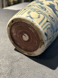 A Vietnamese or Annamese blue and white vase, 14/15th C.