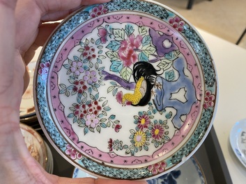 Een diverse collectie Chinese borden, koppen en schotels, Kangxi en later